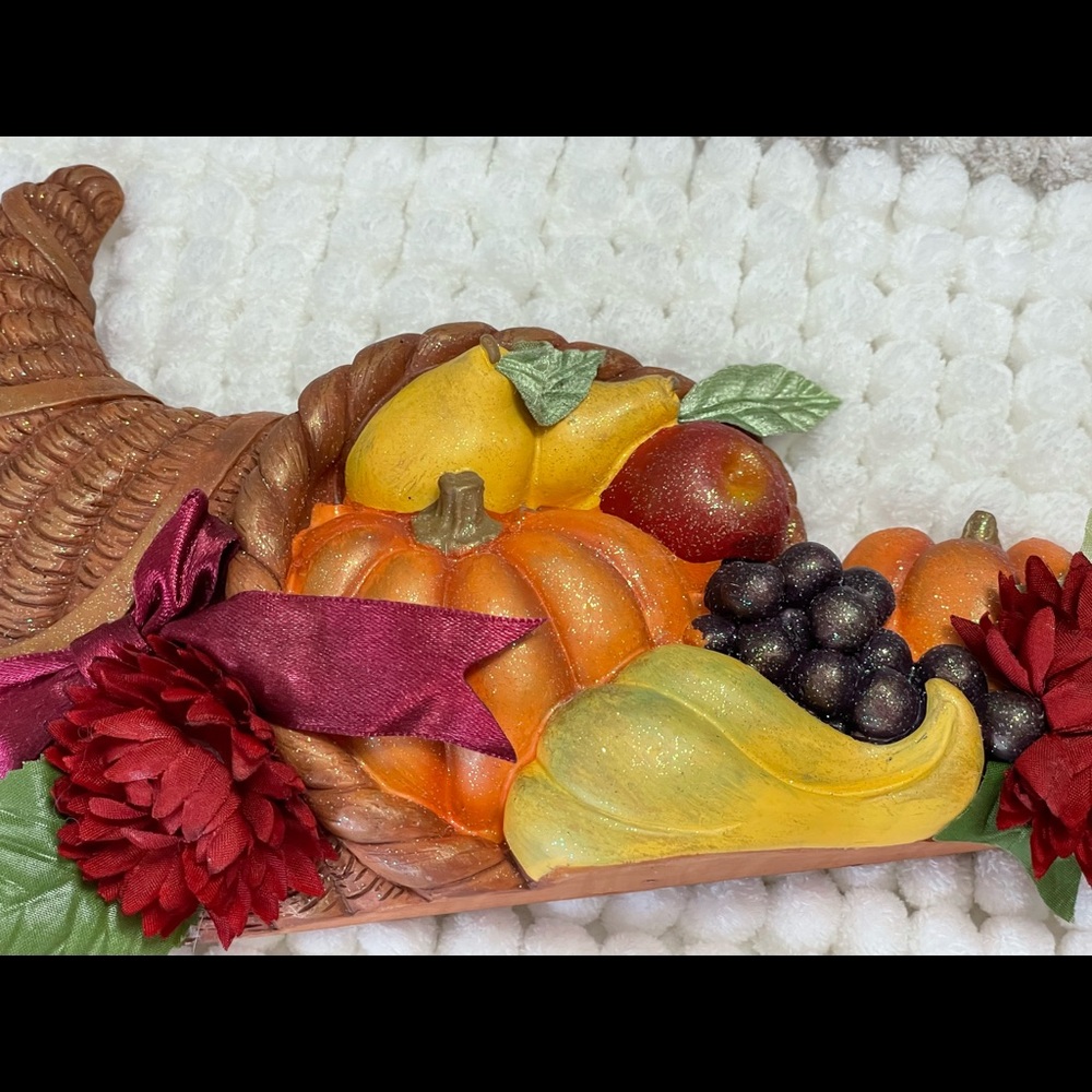Avon Cornucopia Mantle/Shelf Decor